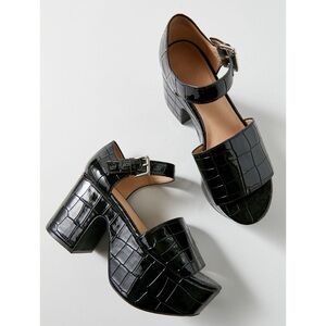 Urban Outfitters Sofia Croc Platform Heel Black 6
